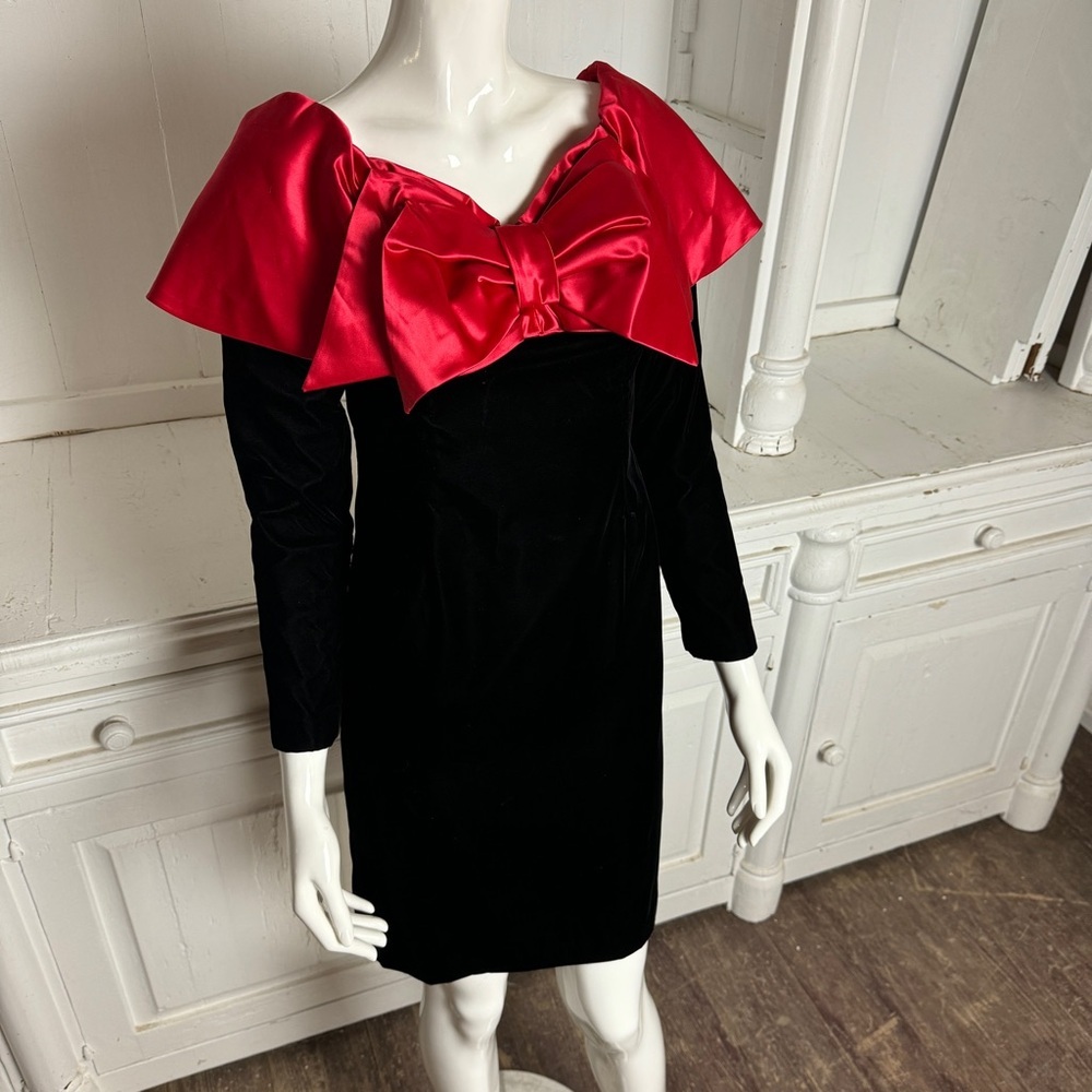 🎀 Vintage Handmade Velvet Satin Bow Dress - Picture 4 of 14
